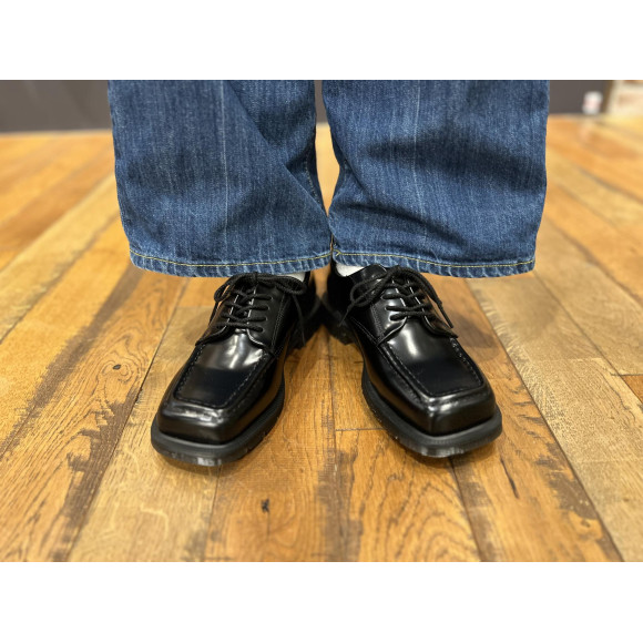 Dr.Martens 新作 DURROW 5ホールシューズ | ドクターマーチン