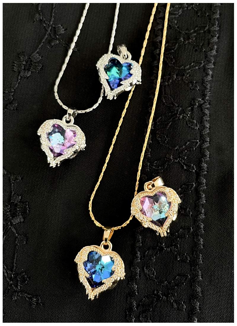 クリスタルハートネックレス