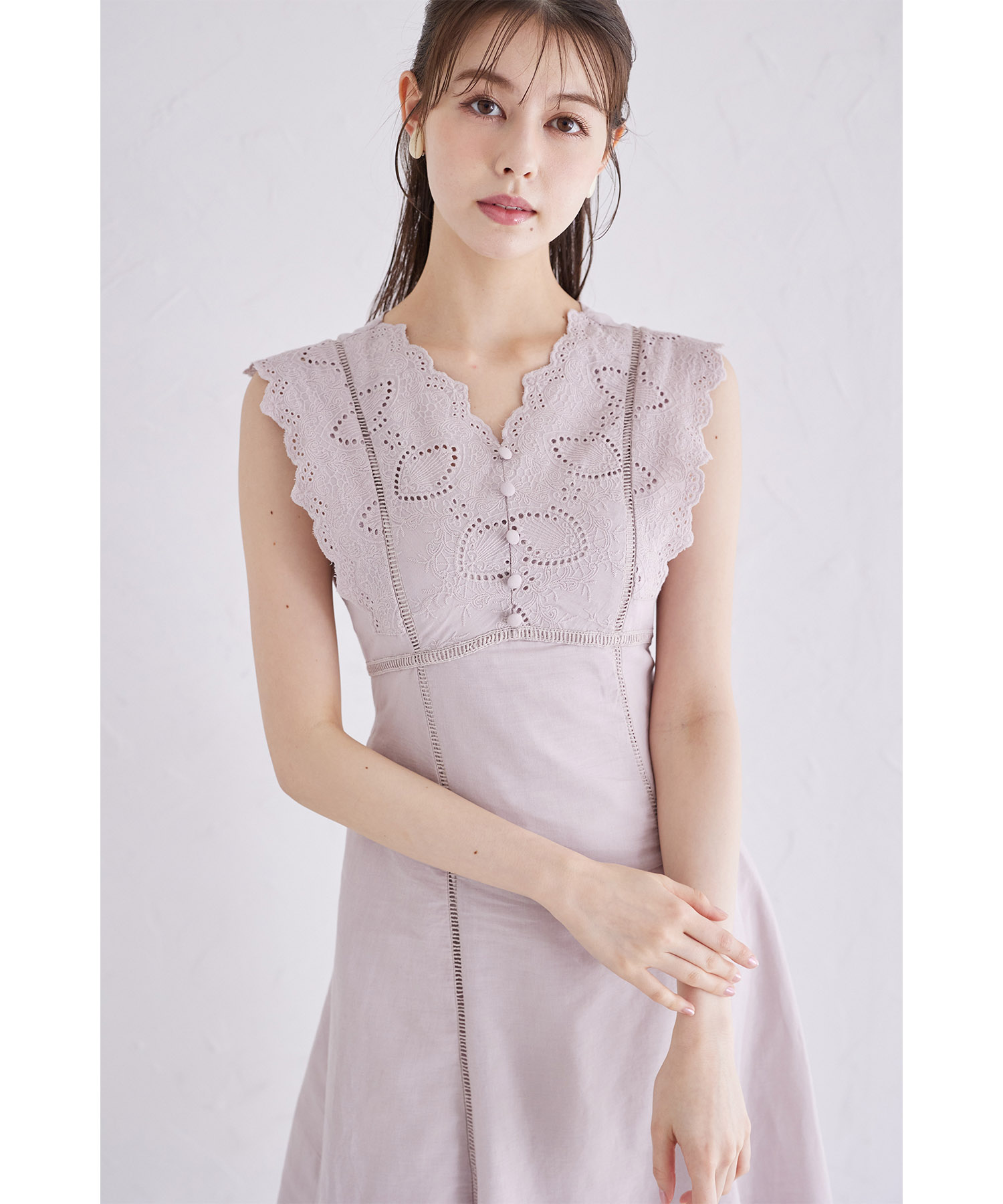 ウエストりぼん付きコットンカットワークレース刺繍ワンピース