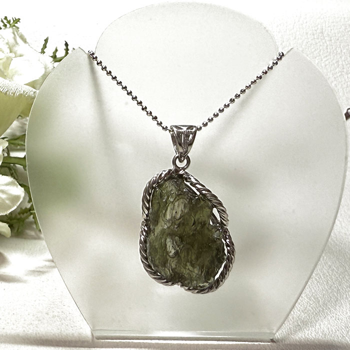 楽天市場】【10％OFF】モルダバイト ペンダントトップ【鑑別書付き