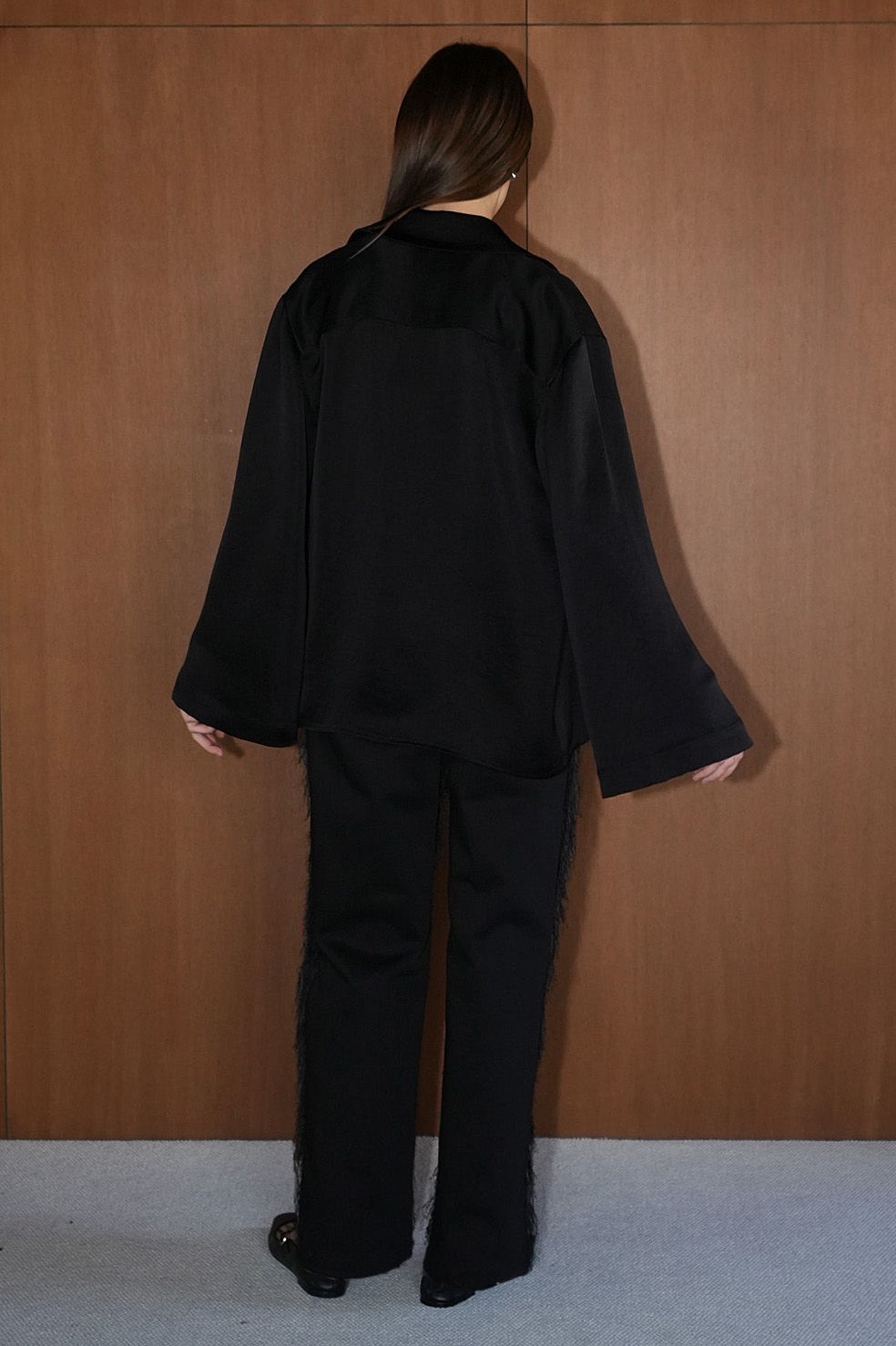 CLANE - TAILORED SATIN SHIRT - BLACK - サテン テーラードシャツ