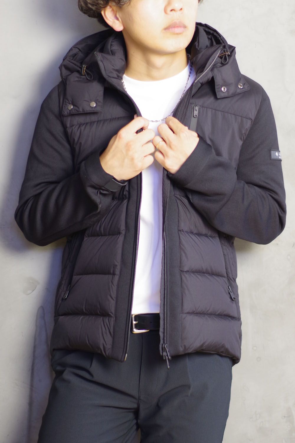 TATRAS - TARO (タロ) / 異素材 袖切替 ダウンジャケット ブラック