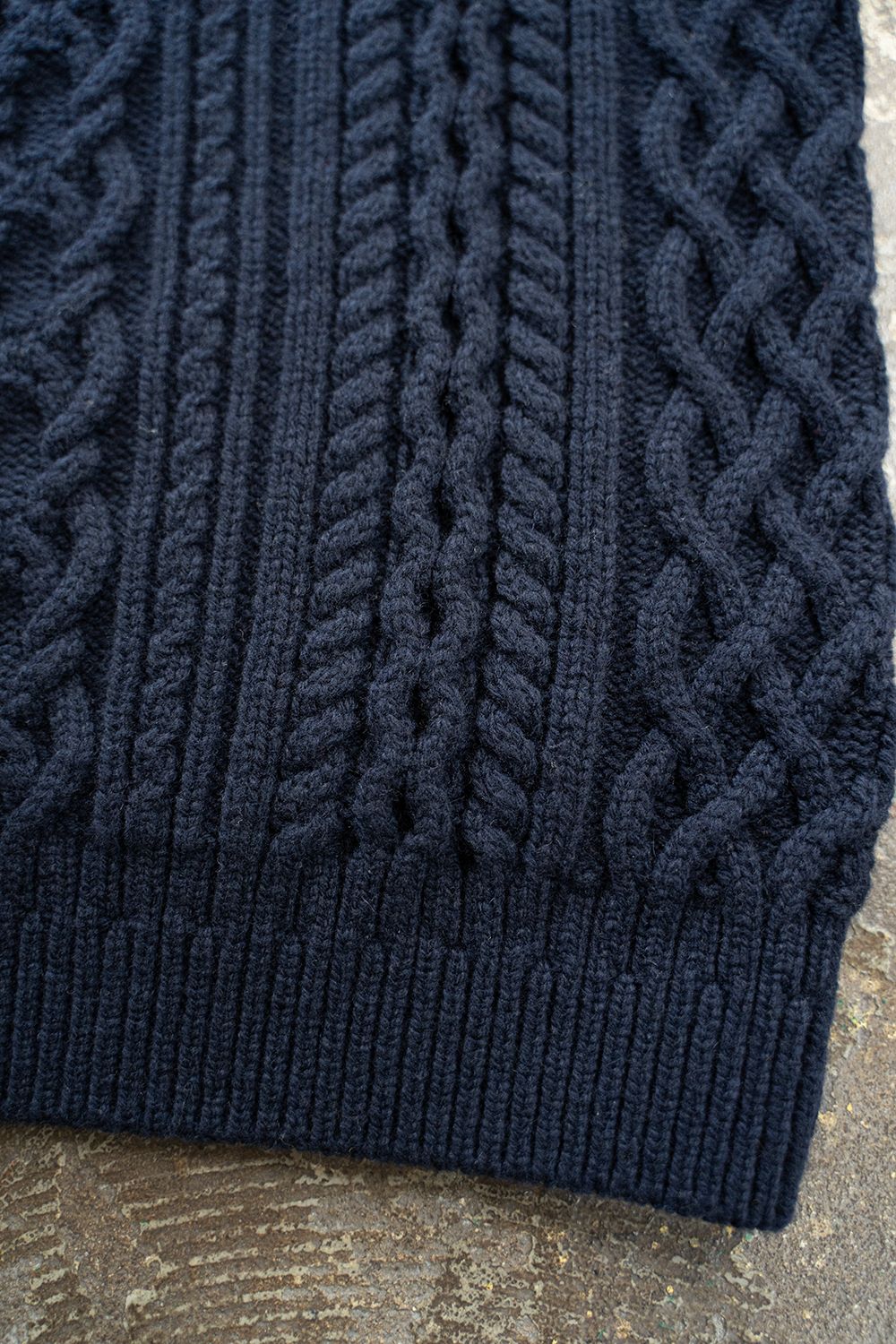 YASHIKI - 【ラスト1点】Banka Curl High Neck Knit(NAVY) | Salty