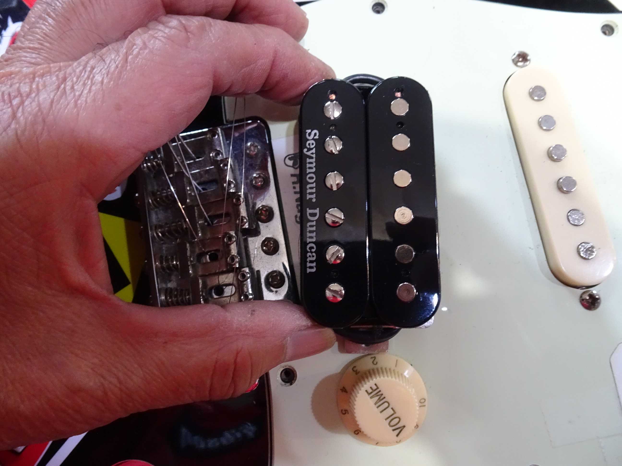 🌸Bacchus StratoCaster ピックアップ交換 | 青春のギターリペア K2