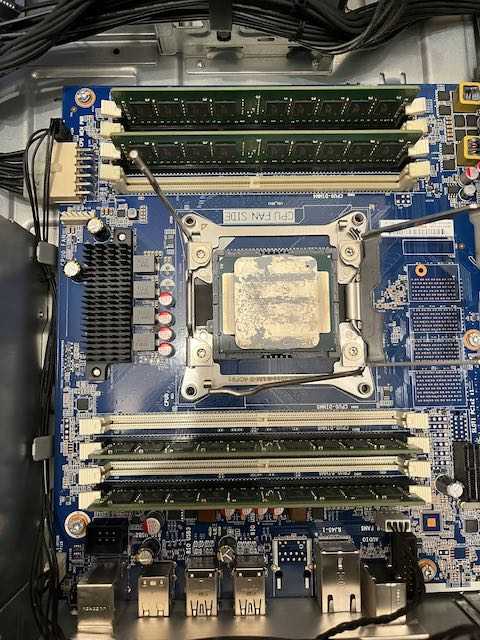 HPワークステーションZ440のCPU換装16コア32スレッドへ
