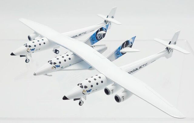 JC WINGS 1/200 スケールド・コンボジッツ モデル339 スペースシップ