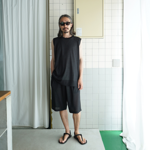 COMOLI ウールメッシュ ノースリーブ CHARCOAL