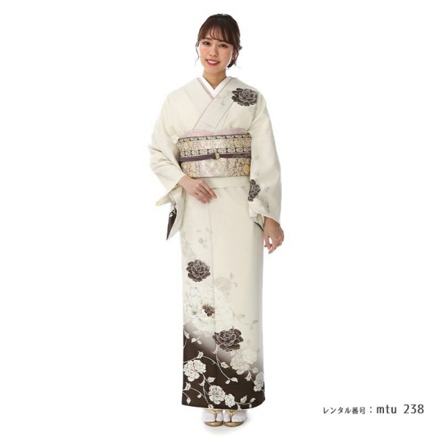 訪問着 JAPAN STYLE】上品な色合いに、お祝いの文様として牡丹をメイン