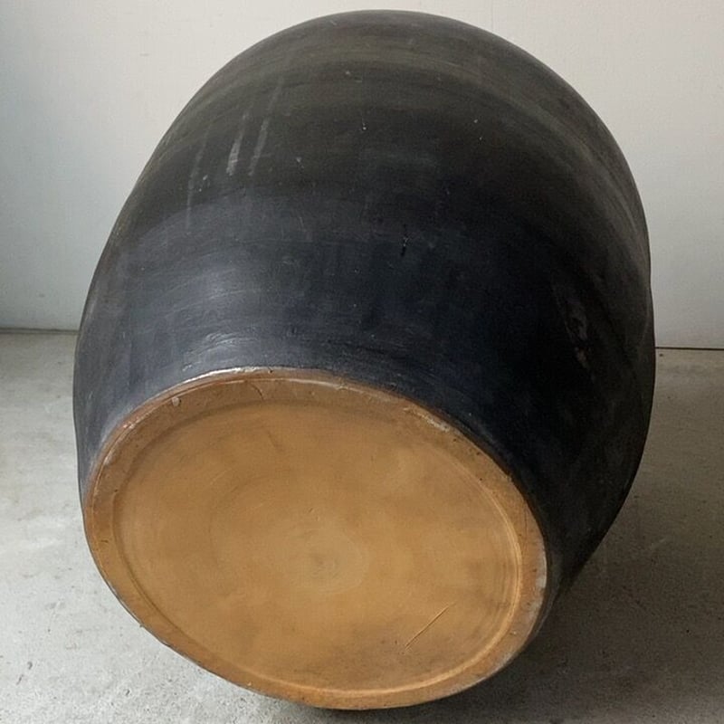 手捻りの古い大壺 古壺 古甕 古民藝 焼物 高さ38cm幅37cm メダカ鉢