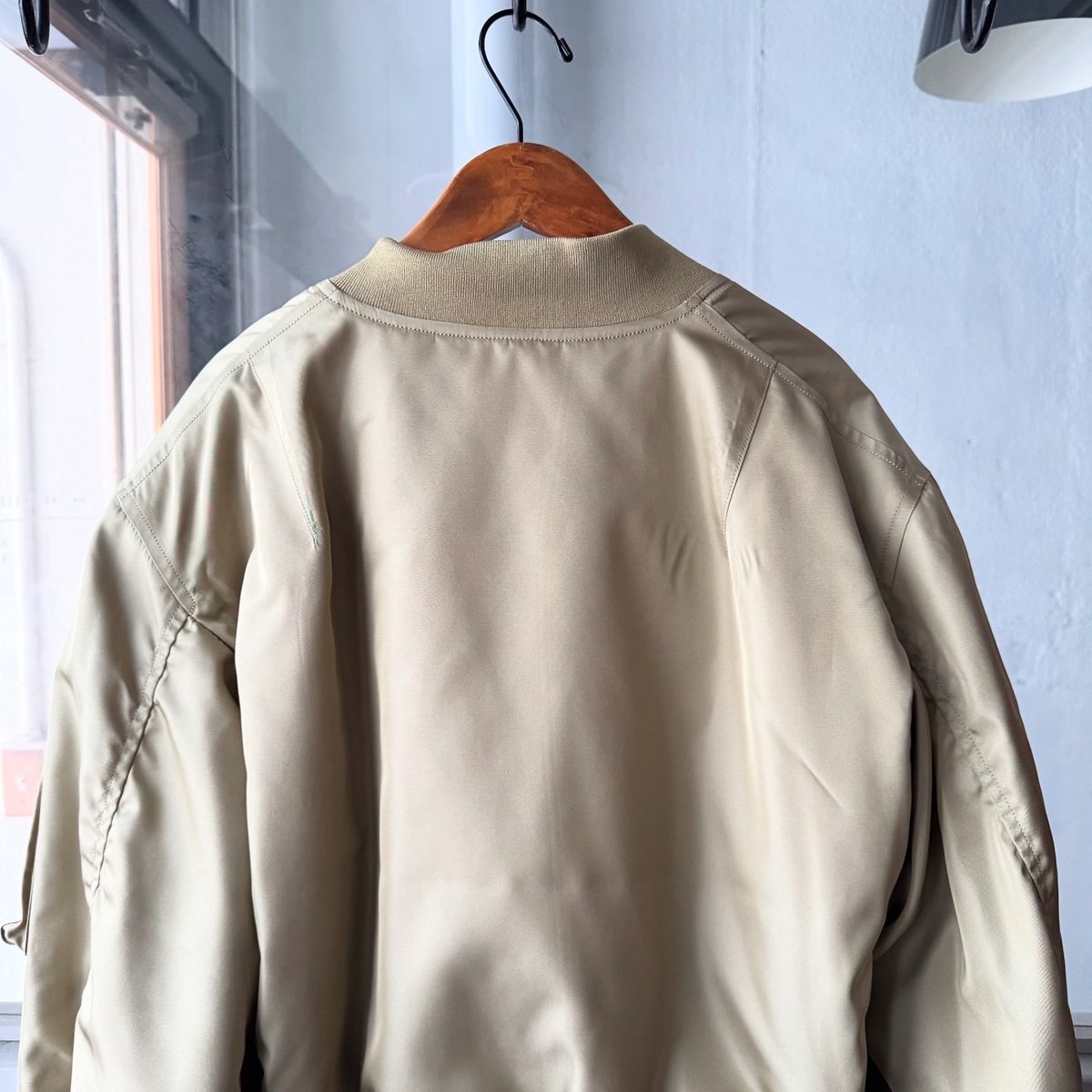 AURALEE HIGH DENSITY SILK TWILL FLIGHT BLOUSON