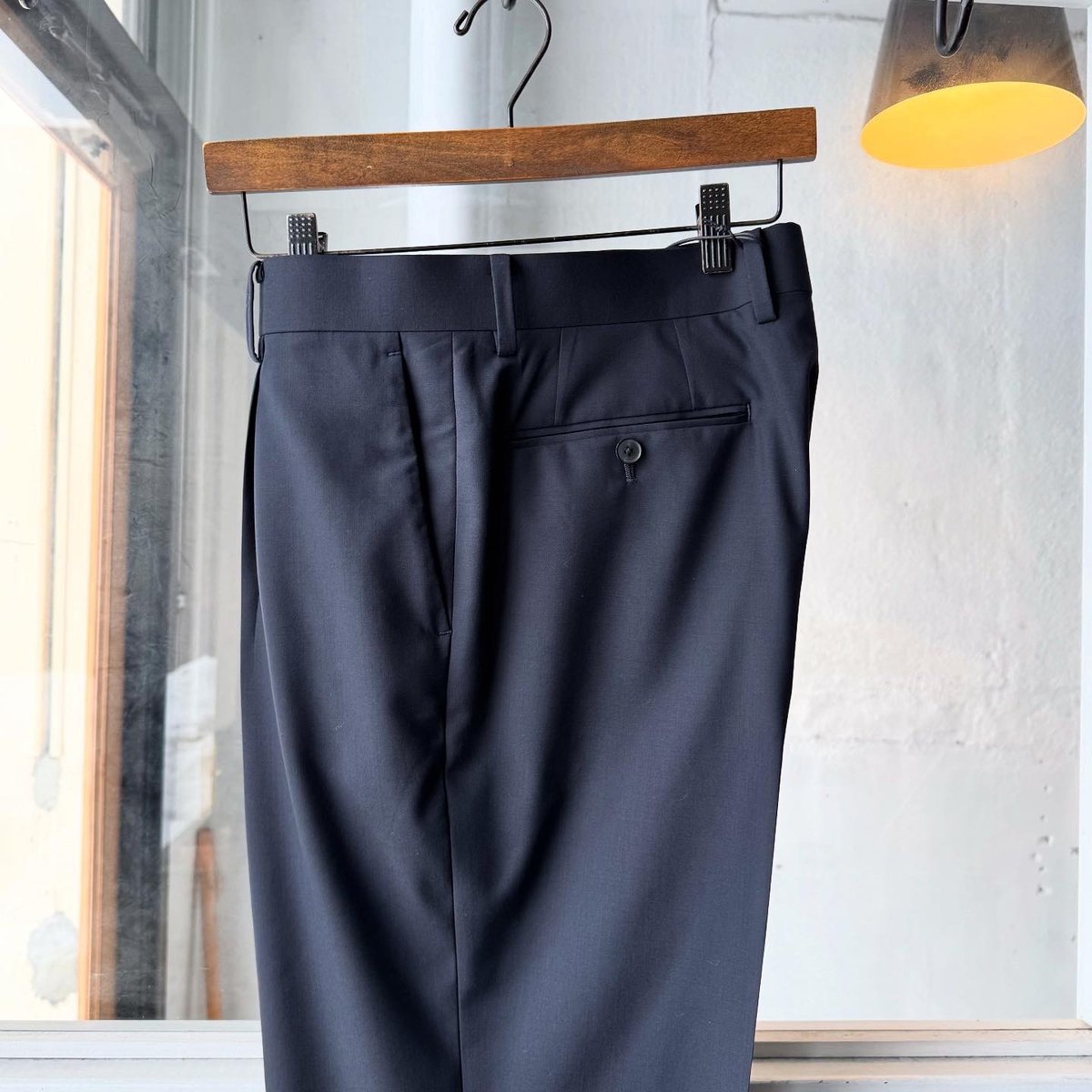 AURALEE SUPER FINE TROPICAL WOOL SLACKS | Less