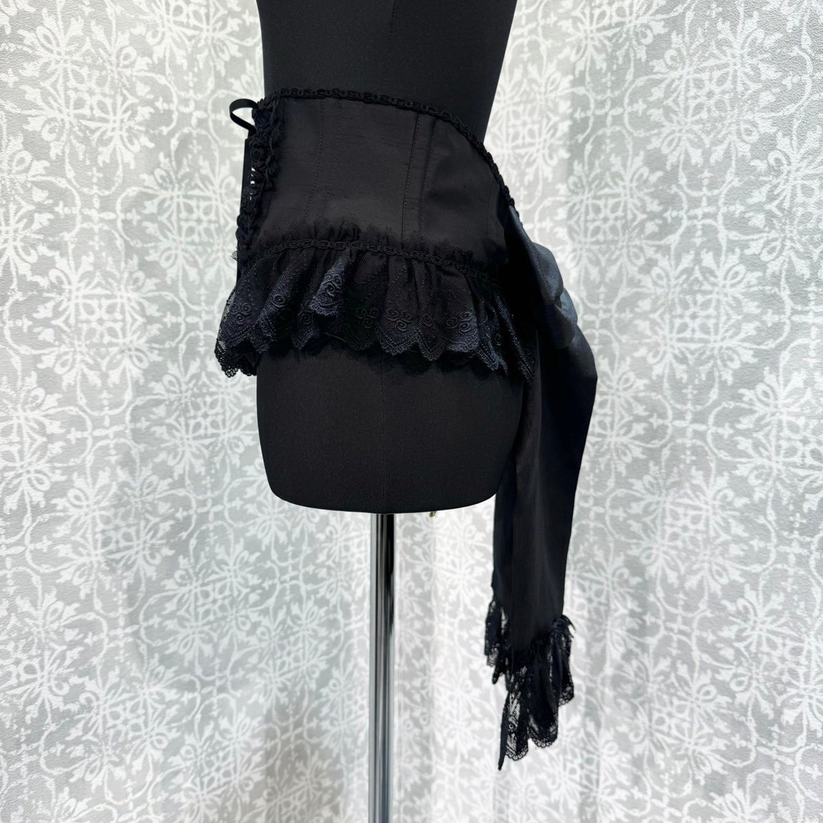 Enchantlic Enchantilly】チュールレースリボンコルセット（黒×黒