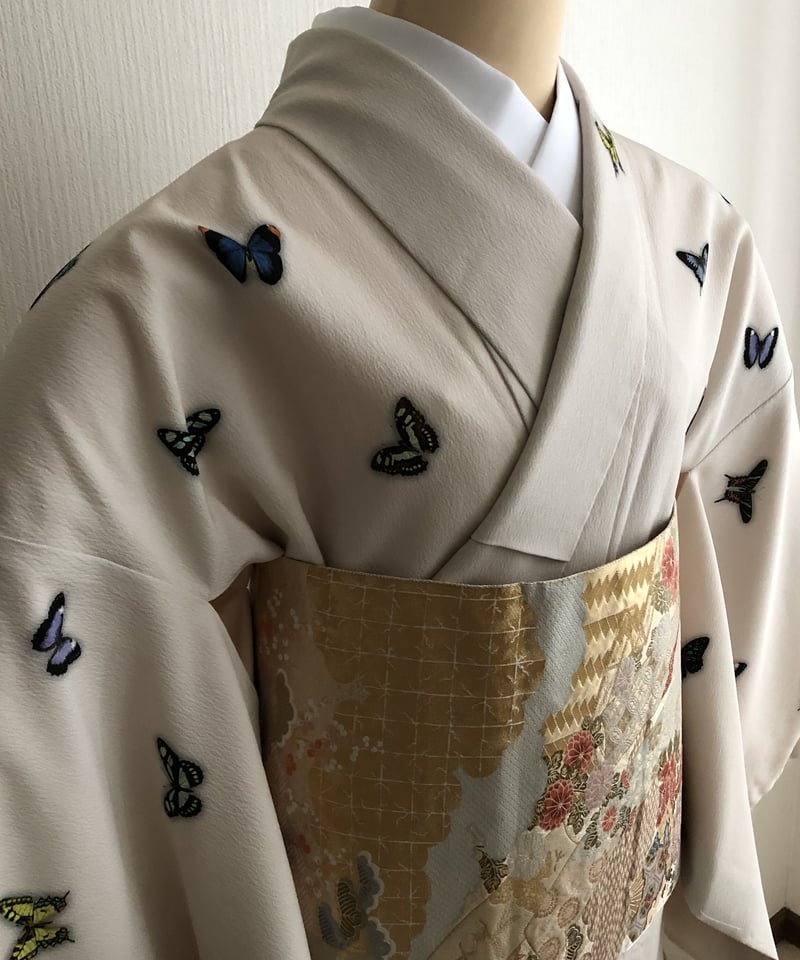 豆千代モダン 訪問着「薔薇と蝶のワルツ」パール Lサイズ | 六識哉