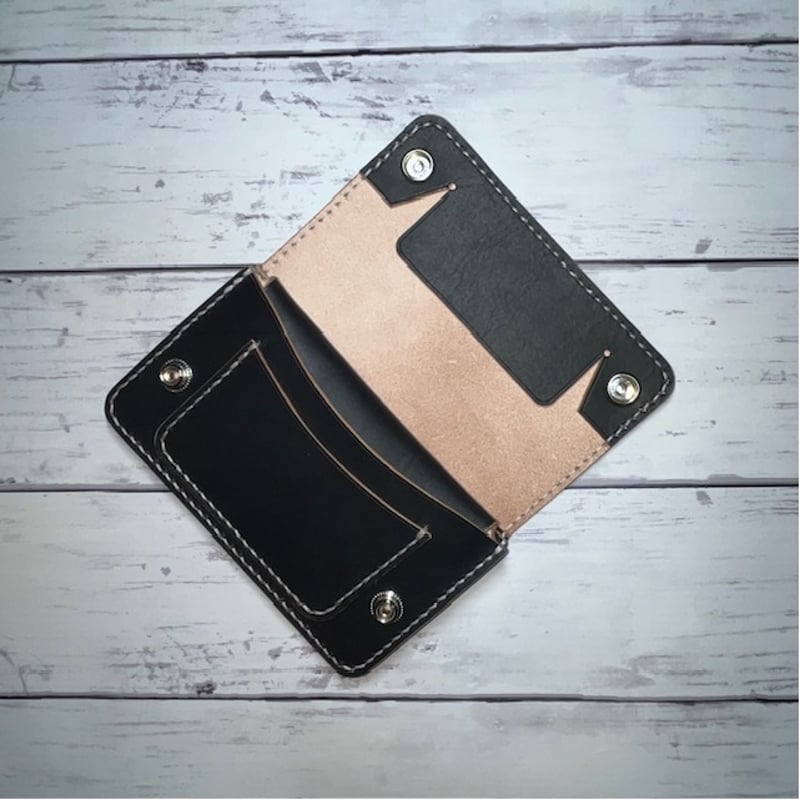 姫路レザーミドルトラッカーウォレット丘染め：茶芯/黒色/ステッチ白色