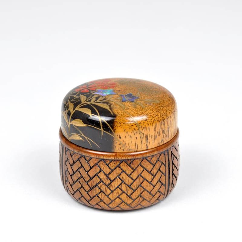 □山中漆器 嘉匠菴 中村 孝也作「黒柿 花篭香合 秋草蒔絵」な-0155
