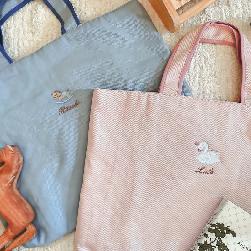 名入れレッスンバッグ】かわいいモチーフとお名前刺繍入り 絵本袋 通園