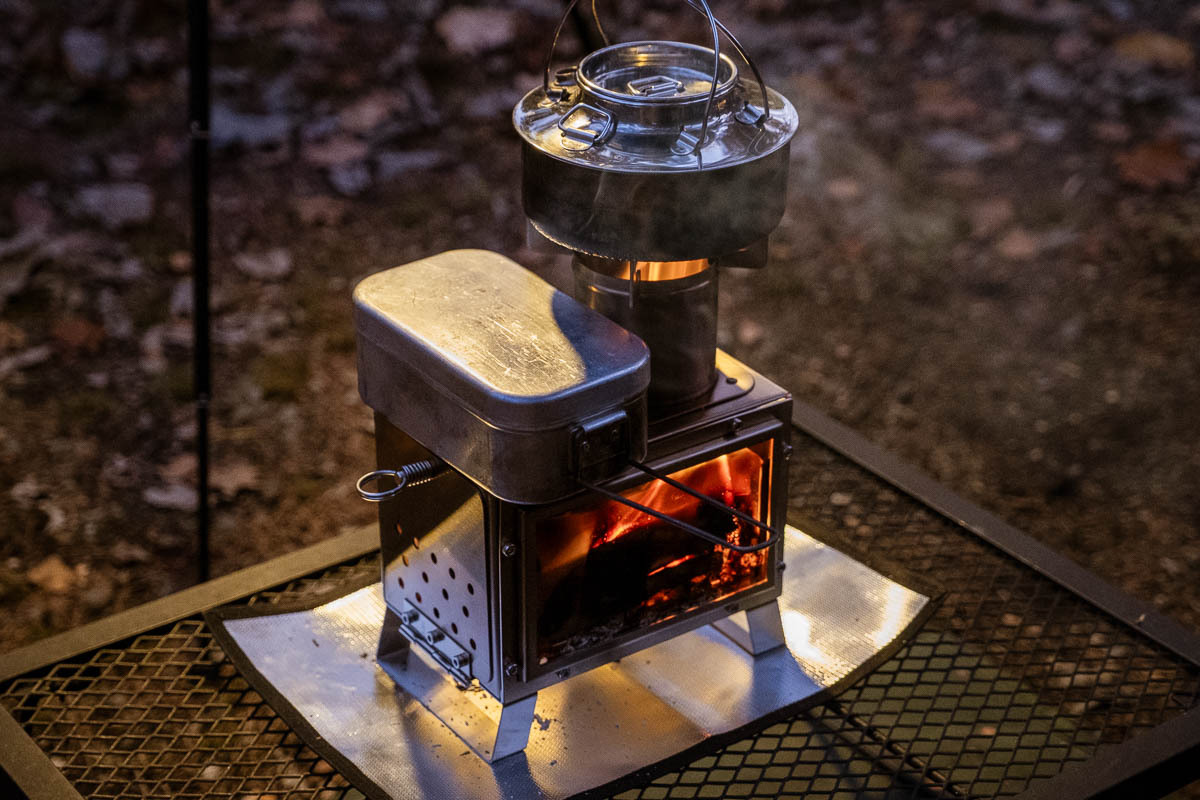 オヤジ大興奮】卓上で薪スト!? 収納サイズ小さッ！新作「ミニ薪