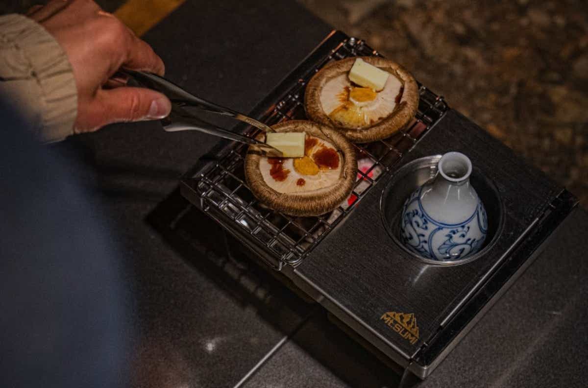 酒飲みキャンパーに刺さる。日本古来のアウトドアギア“燗銅壺”の進化系