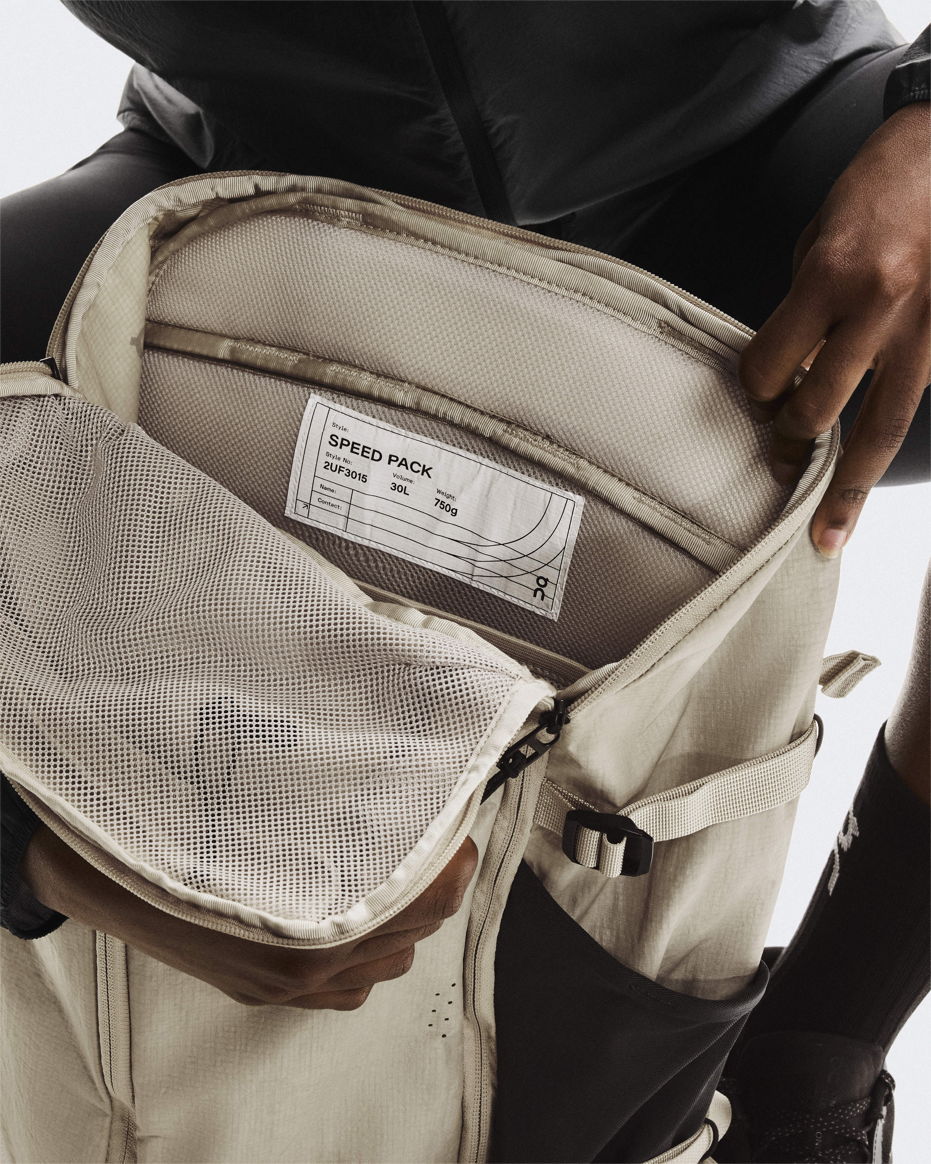 Speed Pack 30L | Beige & Black | On United States