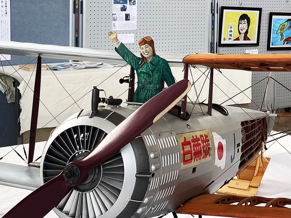 西崎キク特別展で展示中の模型飛行機「白菊号」 - 本庄経済新聞