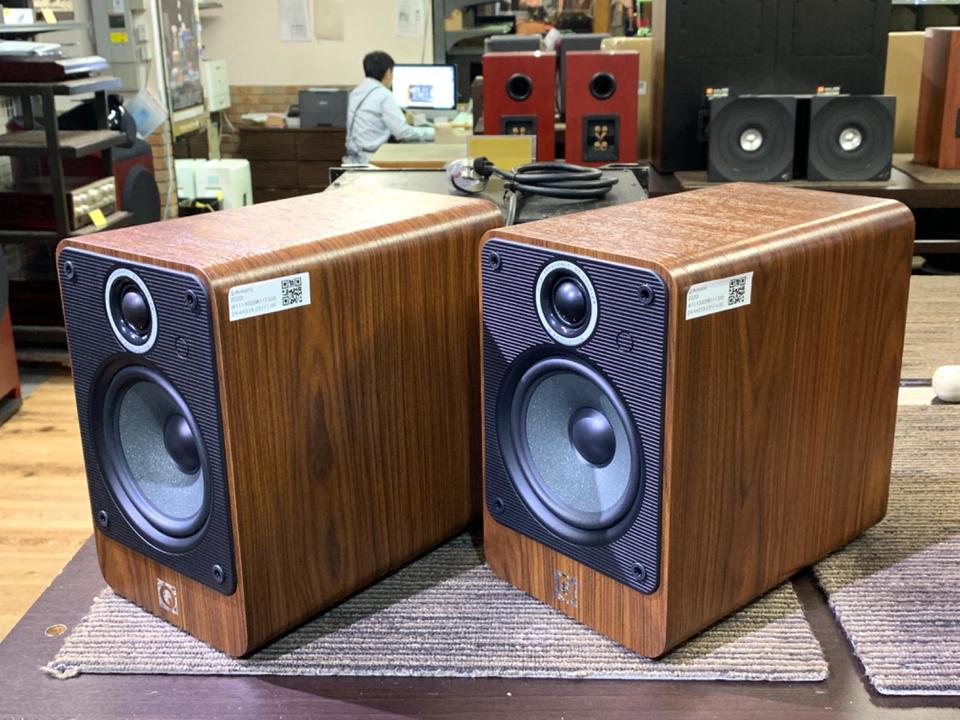 Q Acoustics 2020i スピーカー ホワイト 傷アリ Q Acoustics 2020i