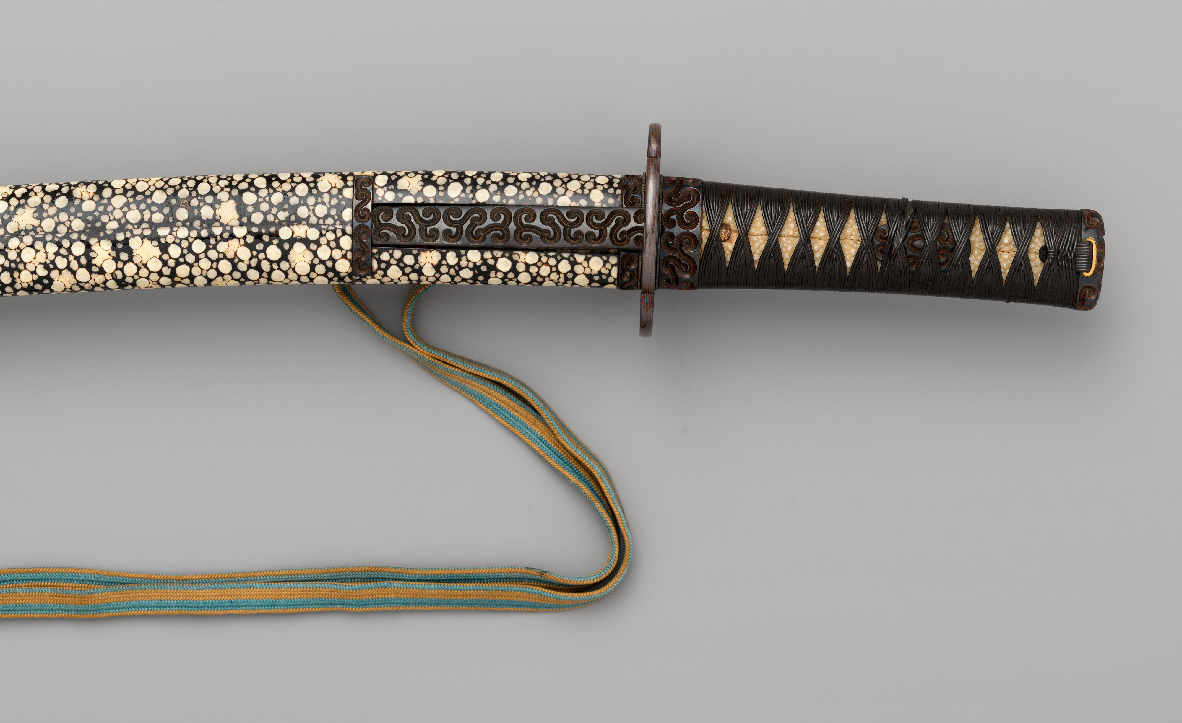 尾張関 Owari-Seki - グリ彫金具脇指拵 Blade and Mounting for a