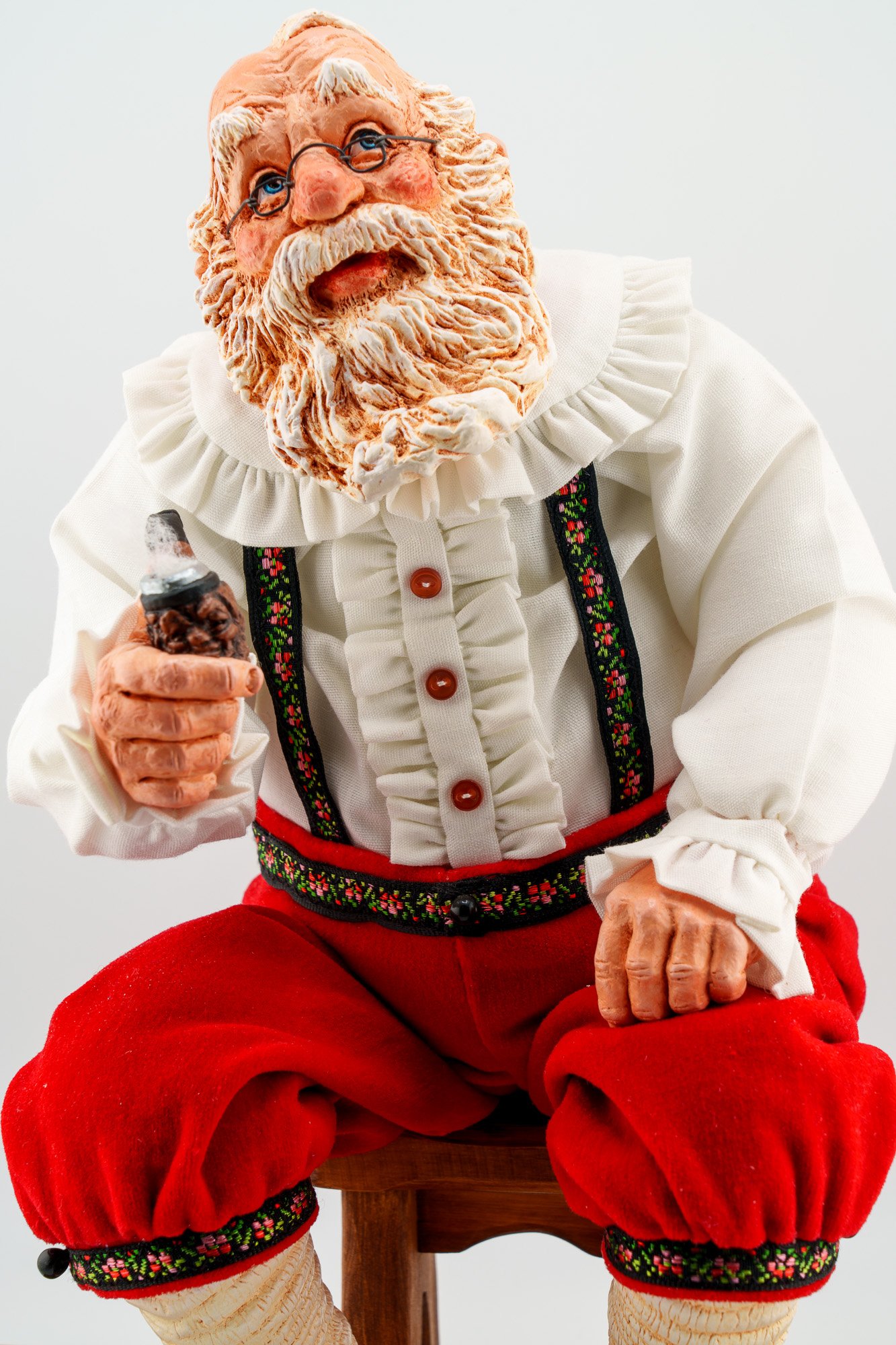 Santa Takes a Break and Jingle #556/1000 | Simpich Santas