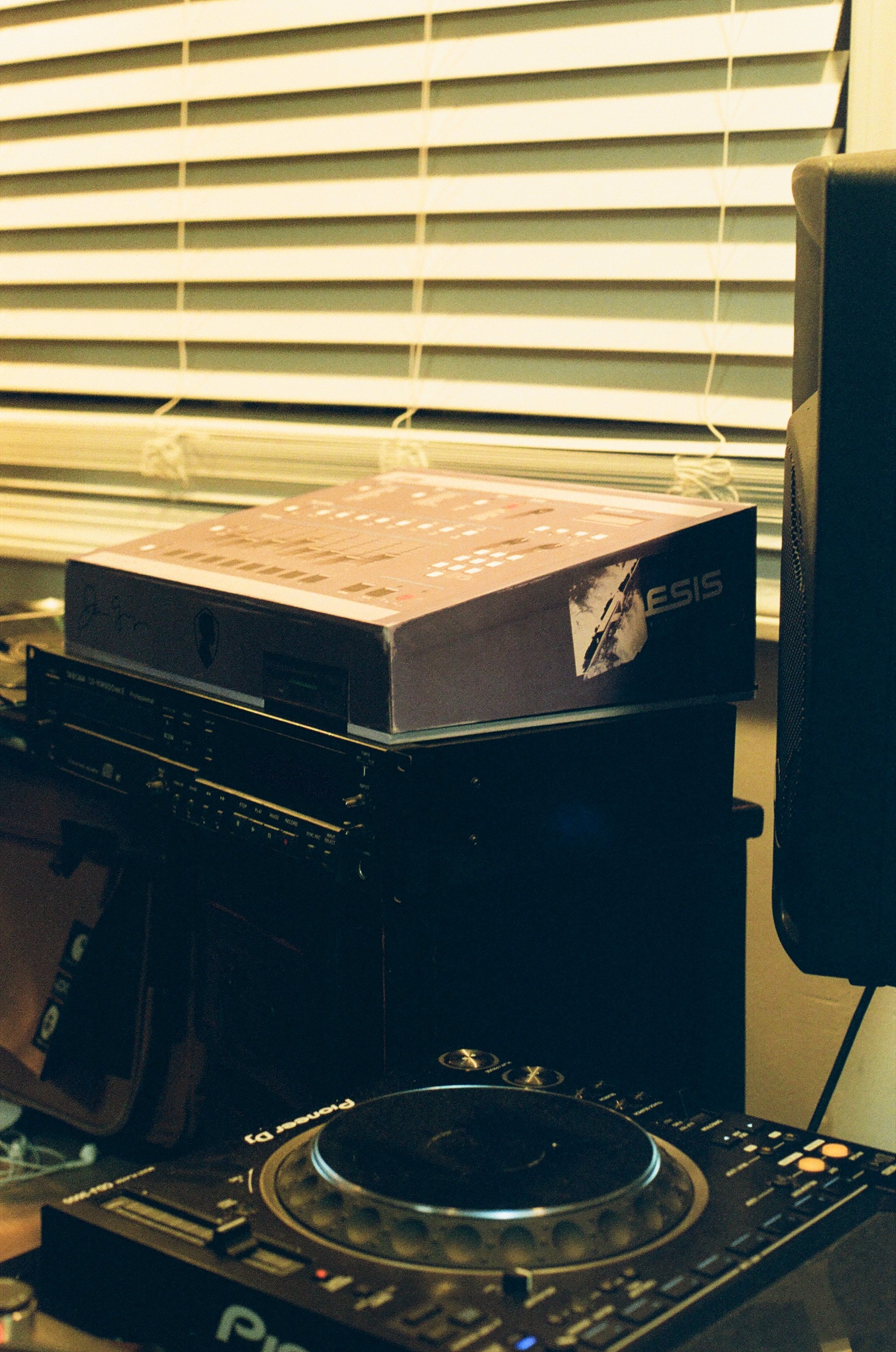 J DILLA - THE KING OF THE BEATS BOX SET — MOODYMANN