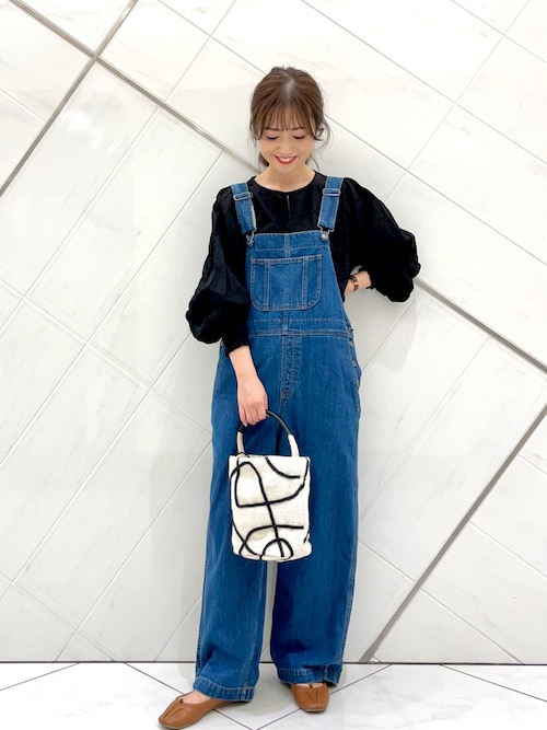 URBAN RESEARCH DOORS井上 裕美さんのサロペット/オーバーオールを使っ