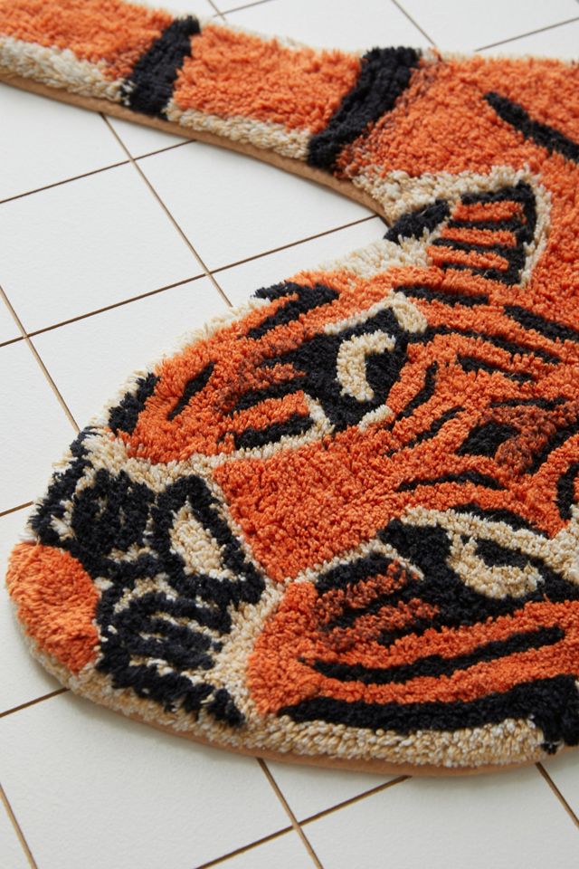Tiger Shape Tufted Bath Mat | Urban Outfitters