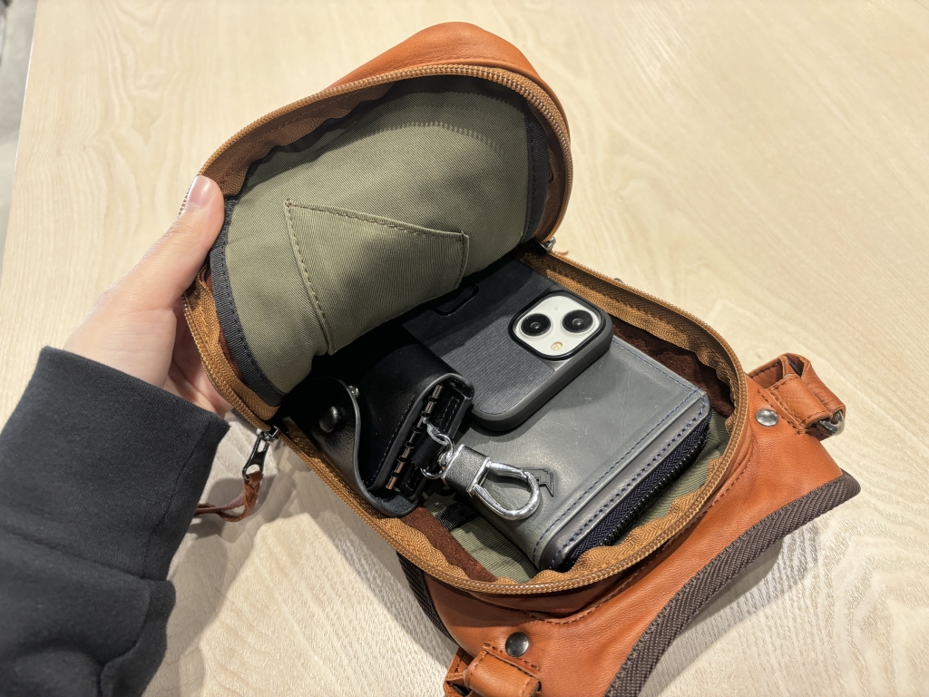 商品紹介】2ウェイレッグバッグのご紹介：KUSHITANI大阪店 | KUSHITANI