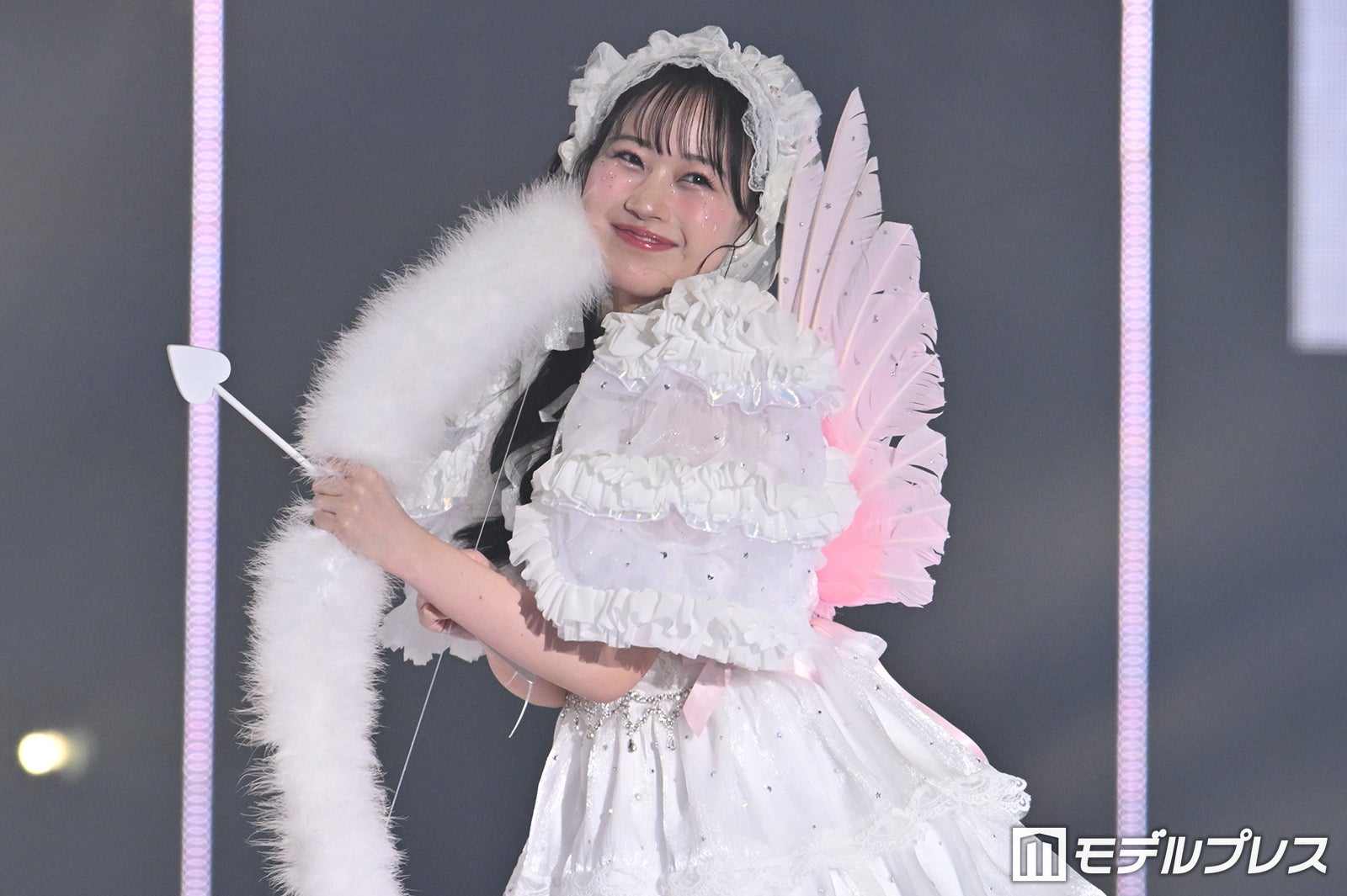 FRUITS ZIPPER松本かれん、キューピッド風衣装でファンの心射止める