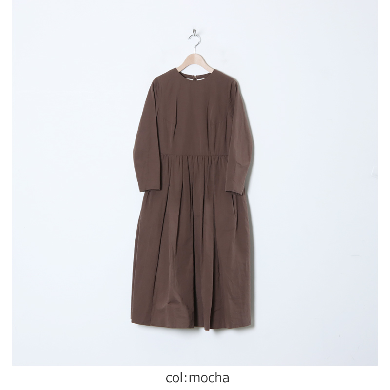 YAECA (ヤエカ) WRITE LONG SLEEVE TUCK DRESS / ライトロングスリーブ