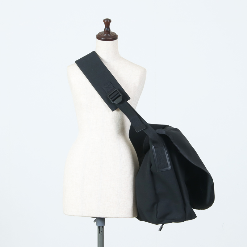 Hender Scheme (エンダースキーマ) messenger bag large