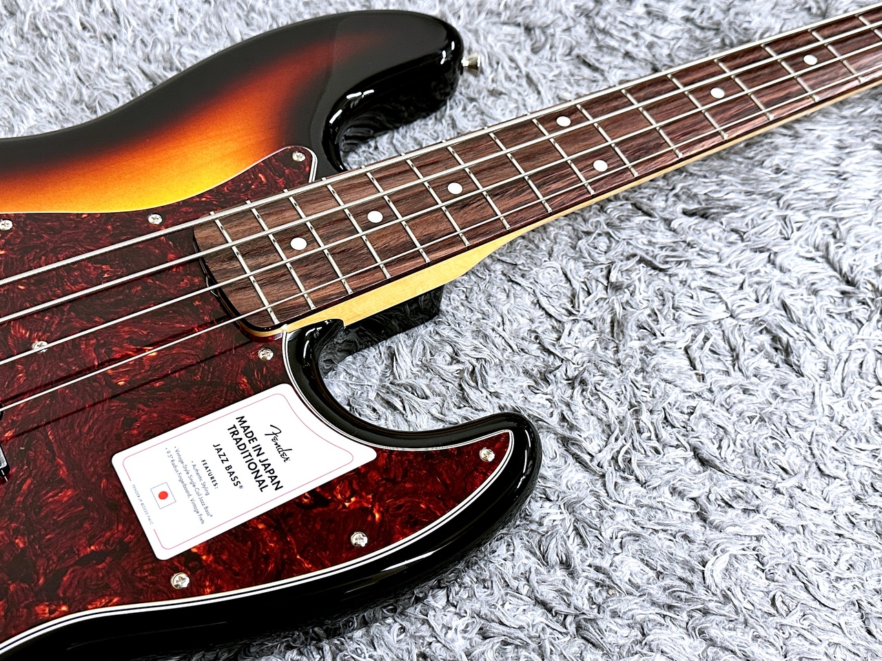 Fender Made in Japan Traditional 60s Jazz Bass 3-Color Sunburst