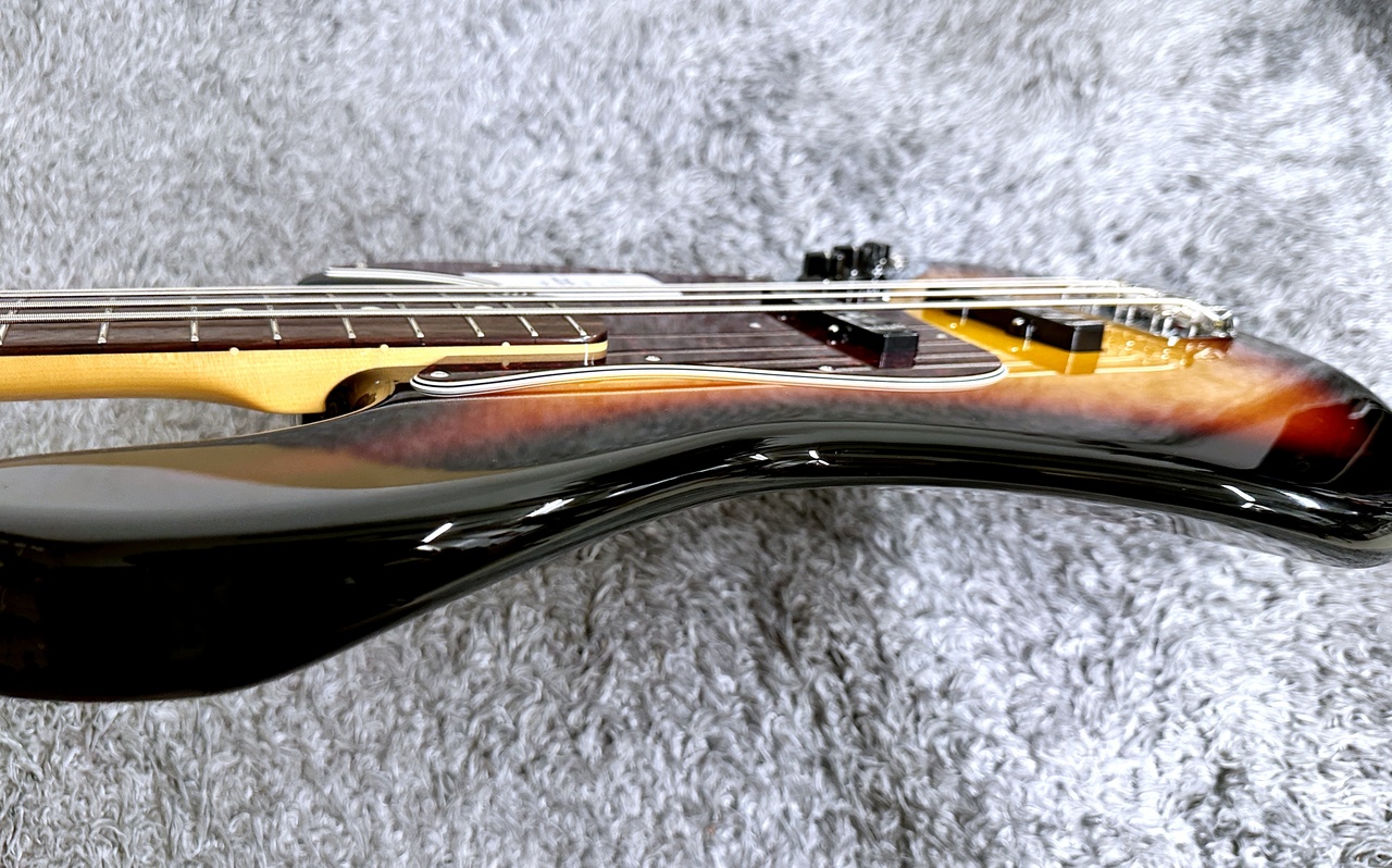 Fender Made in Japan Traditional 60s Jazz Bass 3-Color Sunburst