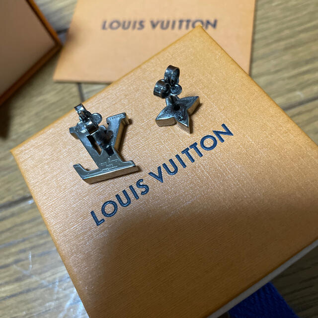 LOUIS VUITTON - ブックル・LVイニシャル ルイ・ヴィトンの通販 by お