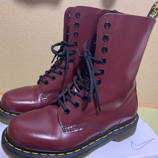 Dr.Martens（レッド/赤色系）のフリマアイテム一覧