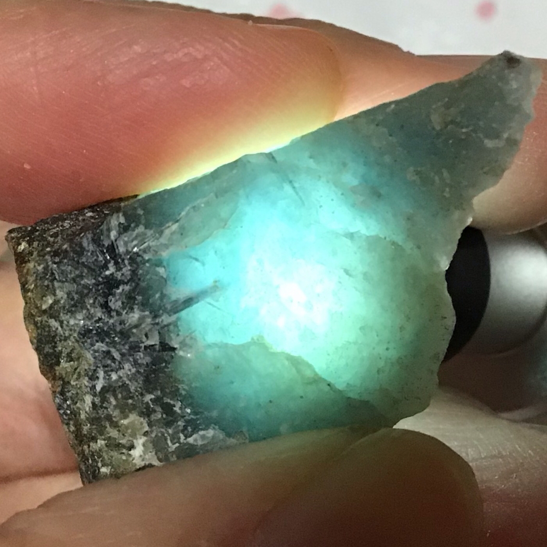 糸魚川翡翠 コン沢 原石 47.3g（102①）※茄子紺‼︎の通販 by ふたごの