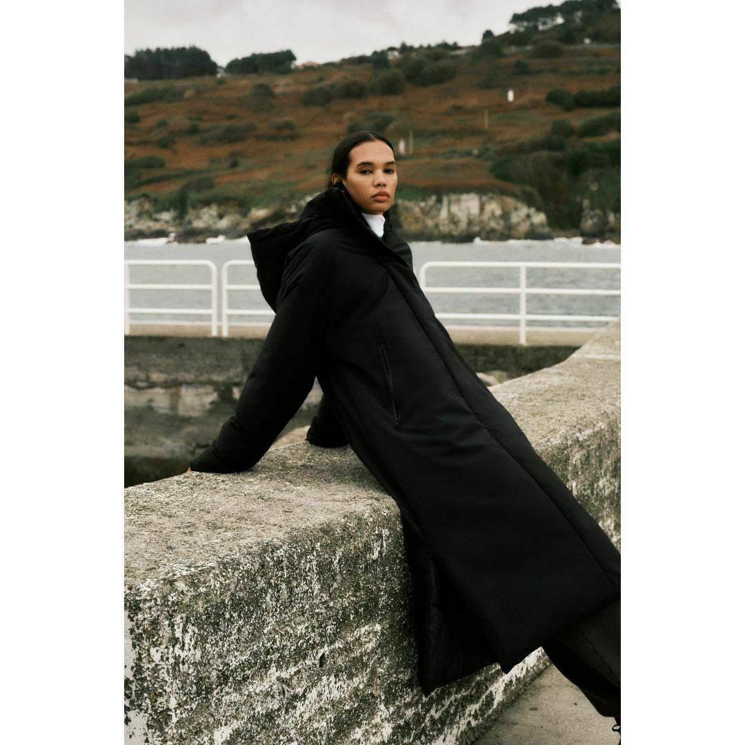 ZARA - 新品ZARAショルダーバンド付オーバーサイズ防水ダウンコートSの