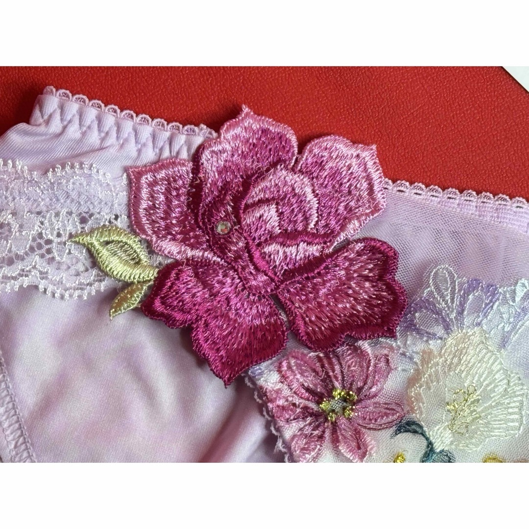 Wacoal - サルート 93グループ セックスアンドザシティ F70&ショーツM