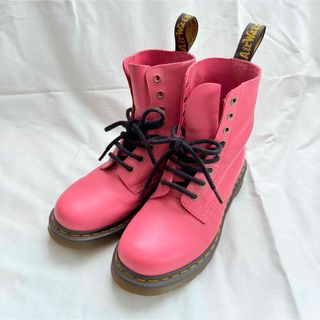 Dr.Martens（ピンク/桃色系）のフリマアイテム一覧