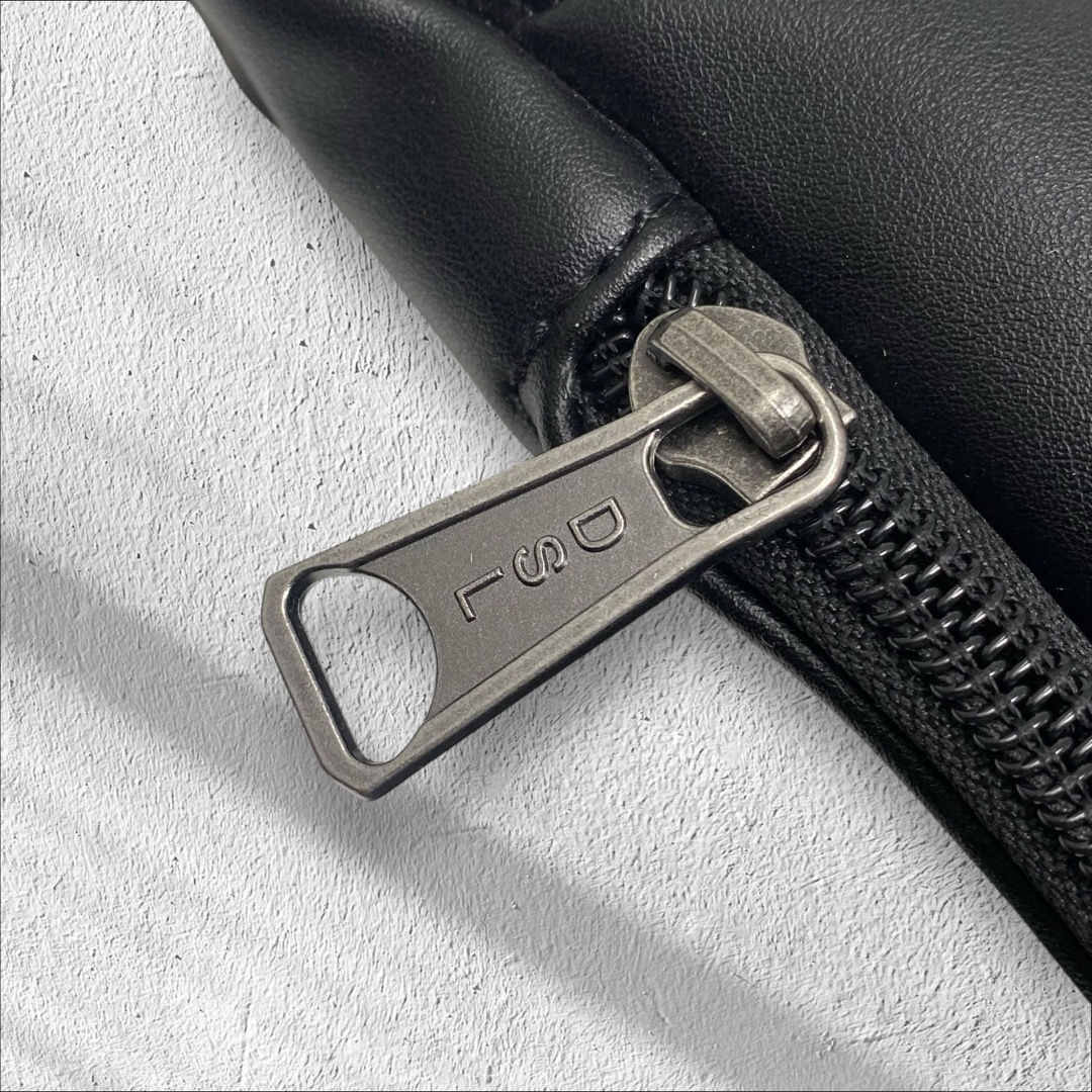 DIESEL - DIESEL ボディバッグ Dロゴエンボス ディーゼル ショルダー