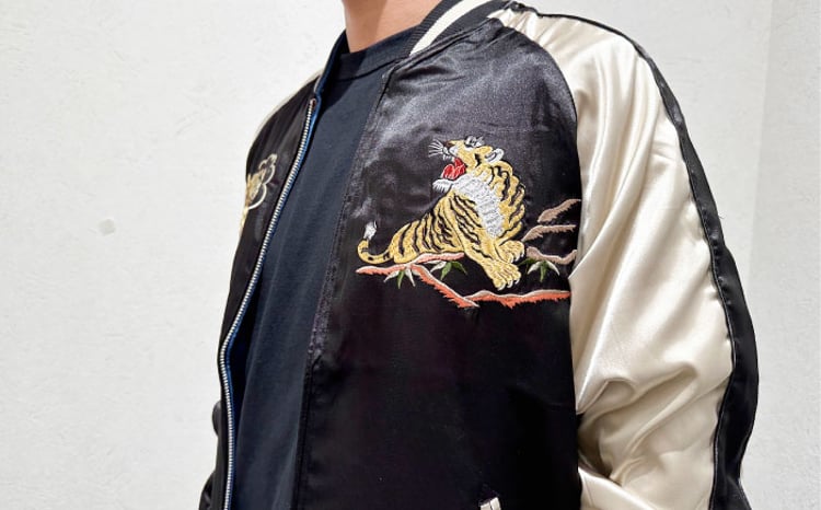 虎横須賀柄刺繍リバーシブルスカジャン サイズはS・M・L・XL・XXL 服