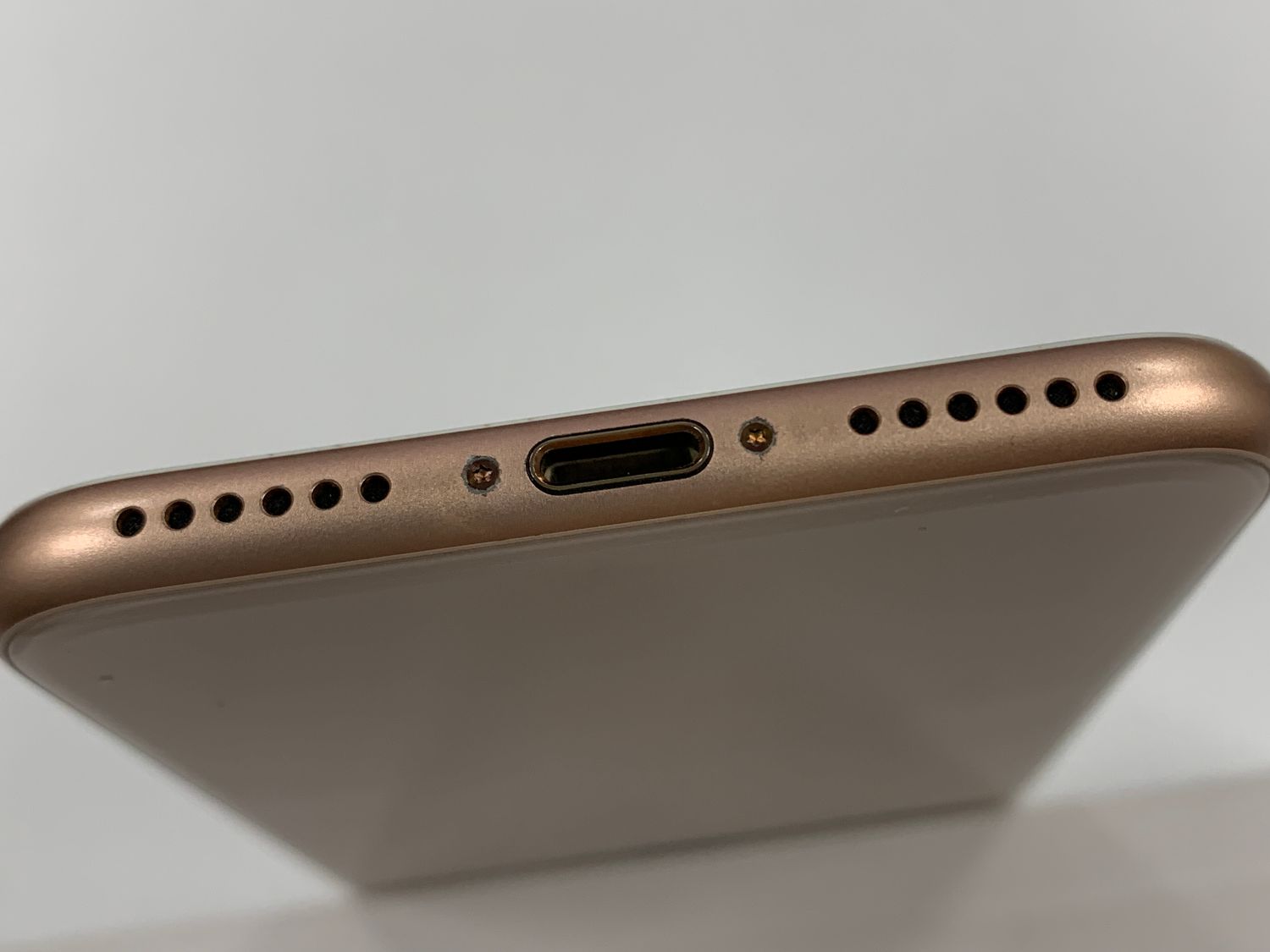 ムスビー｜【モバイルBOX】美品 電池78% SIMフリー iPhone8 64GB Gold