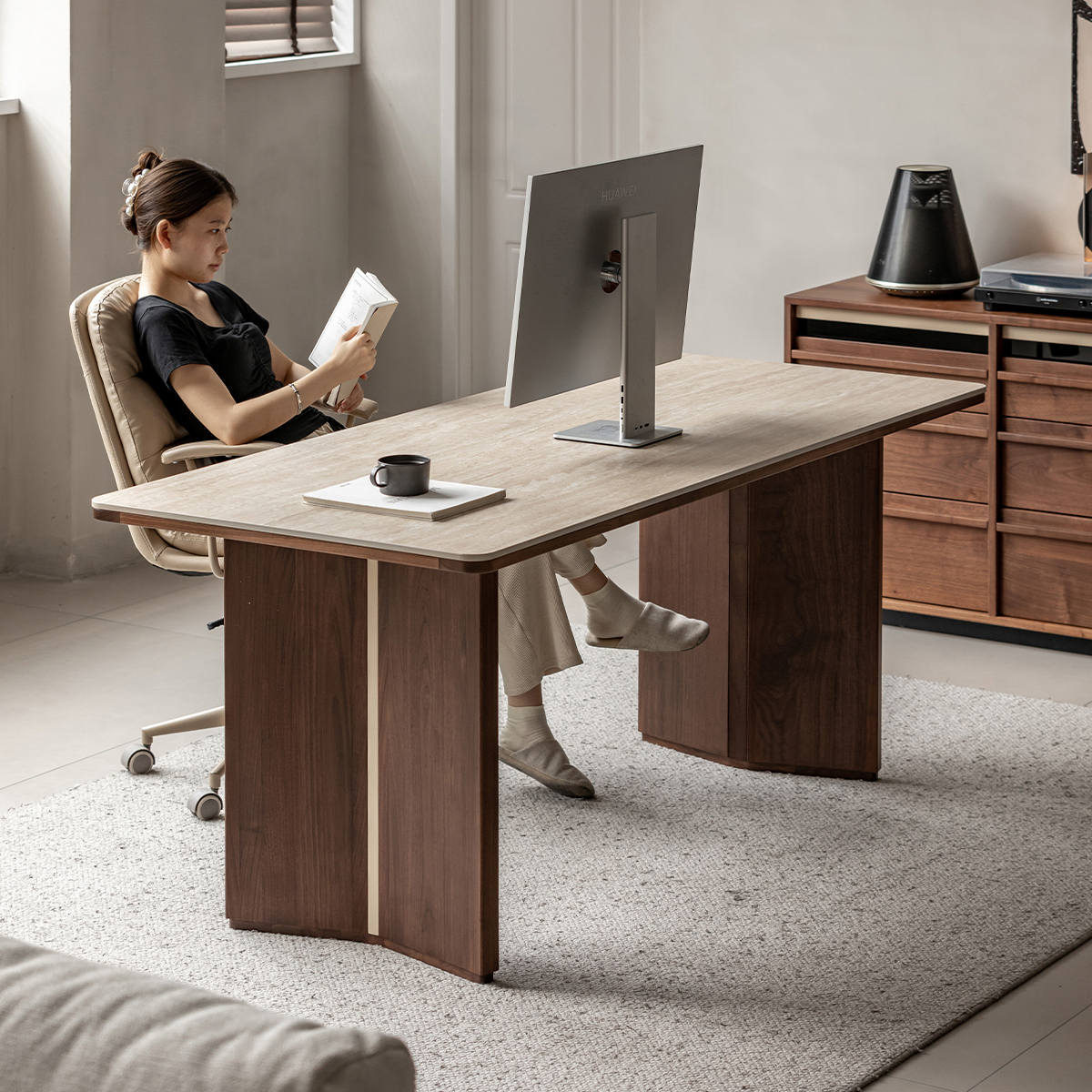 Woody Prime Walnut ウォールナット材 トラバーチンダイニングテーブル