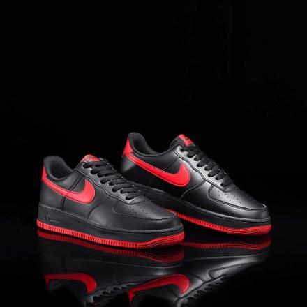 国内販売中】ナイキ エアフォース 1 '07 ブラック/ユニバーシティ