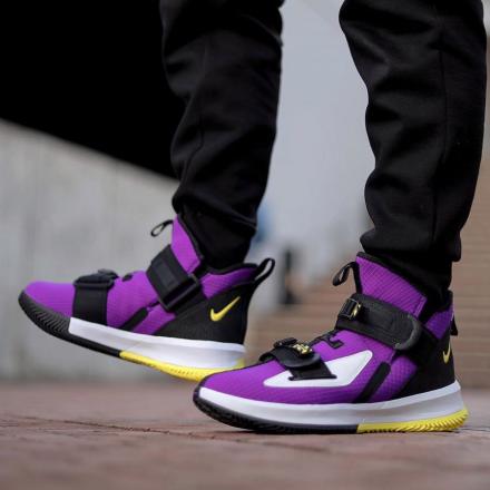 国内12月25日発売予定】ナイキ レブロン ソルジャー 12 SFG EP