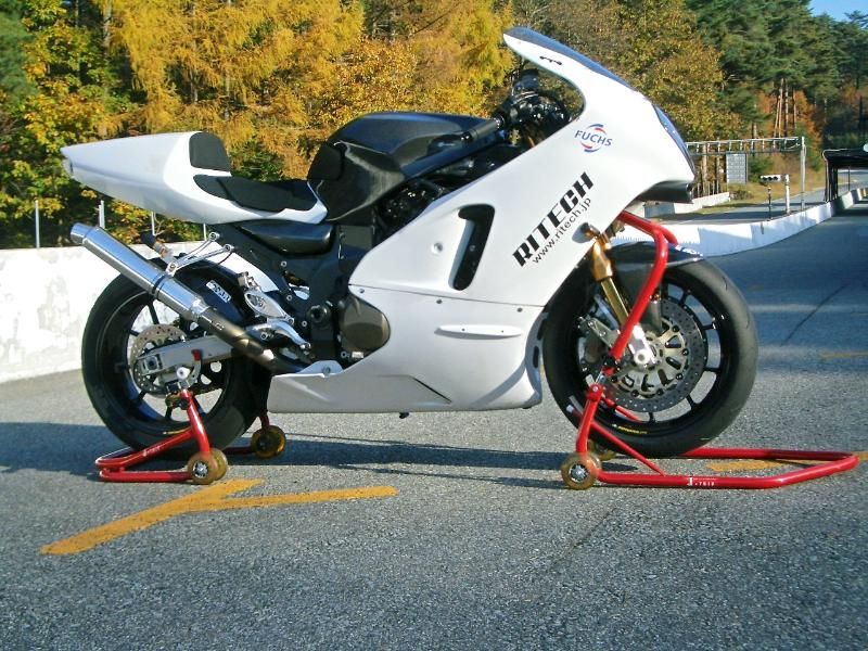 KAWASAKI ZX-12R君「メンテナンススタンド！(￣ー￣)b ナイス