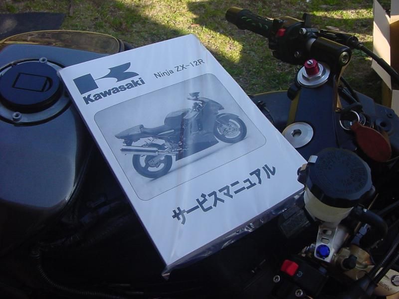 KAWASAKI ZX-12R「シーズンに向けてストリップ整備だぬぅ~ん